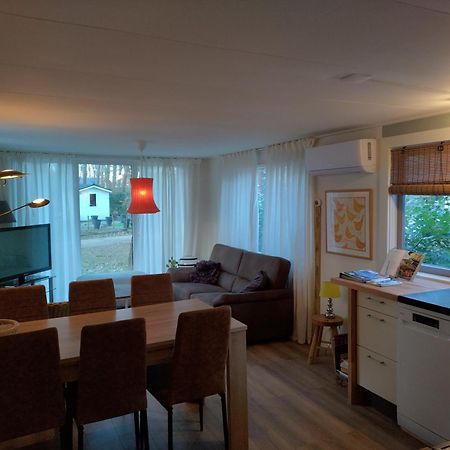Wulft 47 Zonnig Gezellig 6P Chalet Met Zwembad In Bosrijke Omgeving Op Familie Camping De Vossenburcht IJhorst Exteriér fotografie